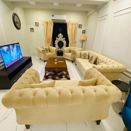 Holidazzle Serviced Apartments Bahria Town Rawalpindi Bagian luar foto