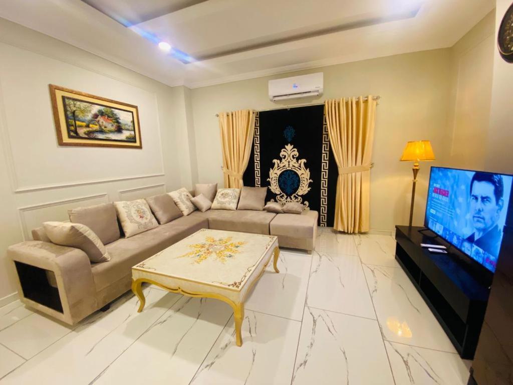 Holidazzle Serviced Apartments Bahria Town Rawalpindi Bagian luar foto