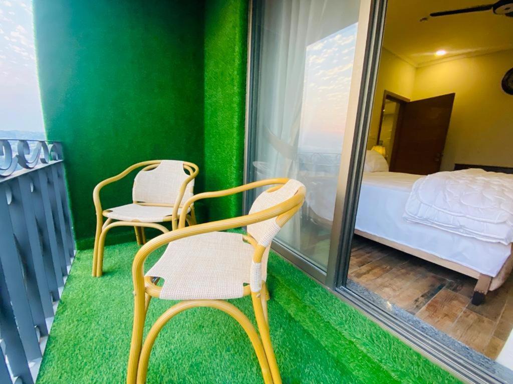 Holidazzle Serviced Apartments Bahria Town Rawalpindi Bagian luar foto