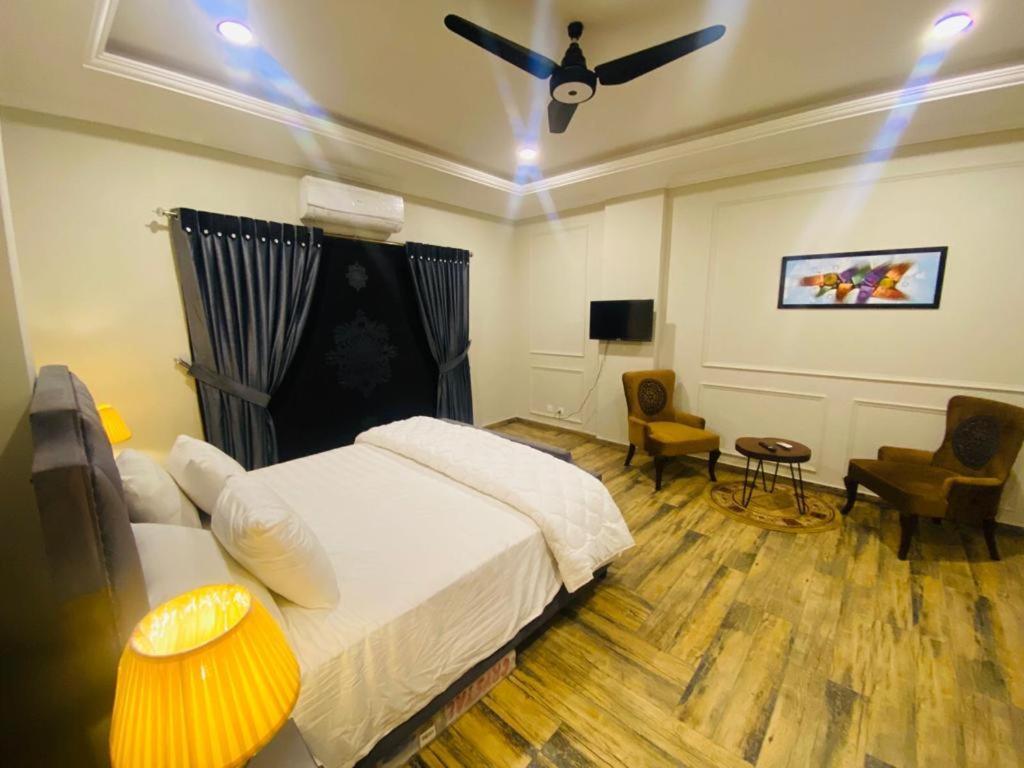 Holidazzle Serviced Apartments Bahria Town Rawalpindi Bagian luar foto