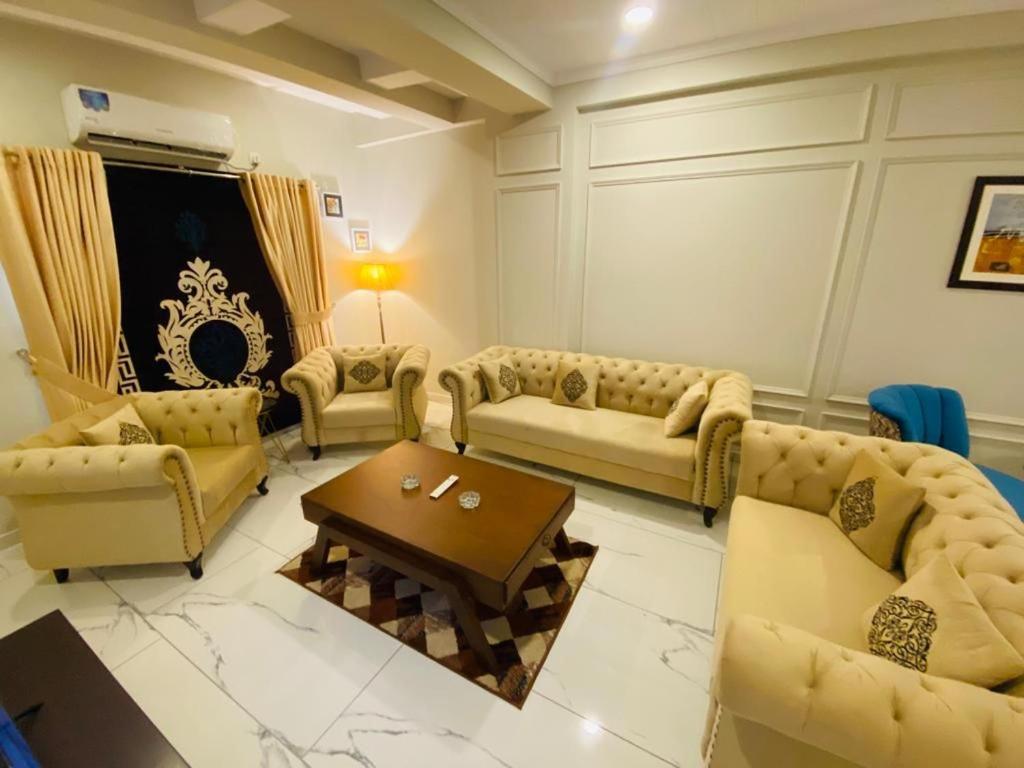 Holidazzle Serviced Apartments Bahria Town Rawalpindi Bagian luar foto