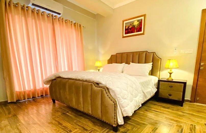 Holidazzle Serviced Apartments Bahria Town Rawalpindi Bagian luar foto