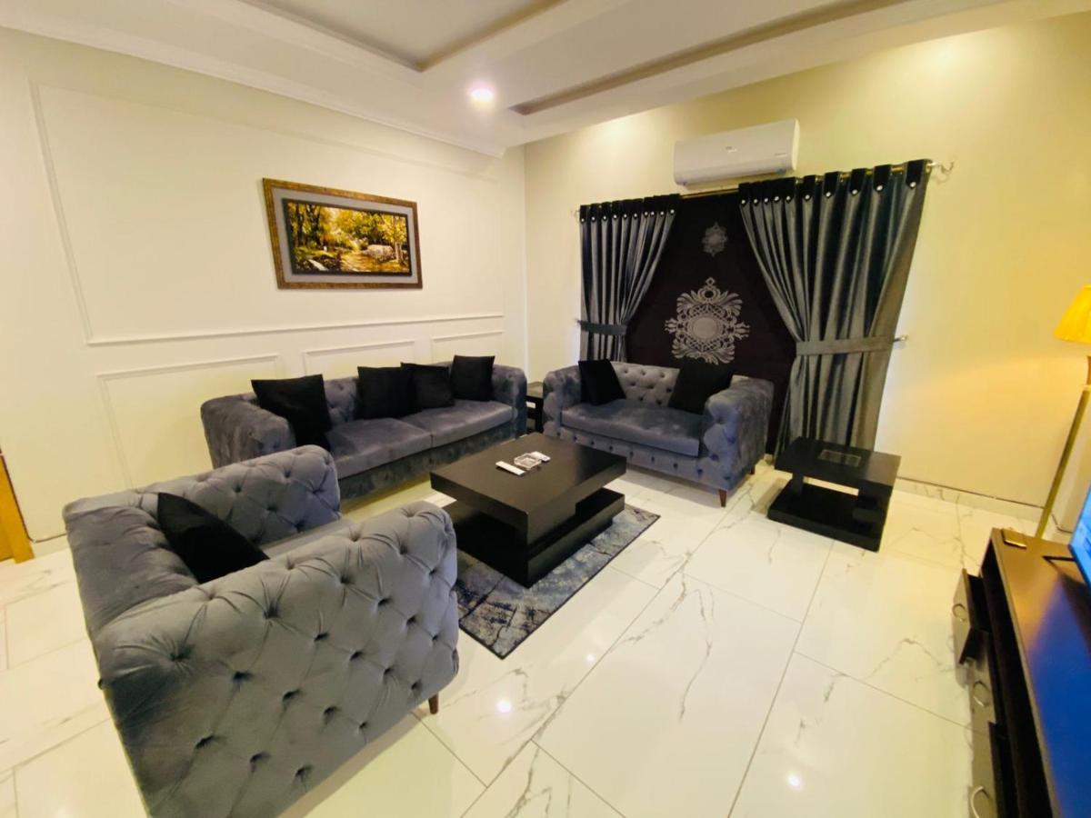 Holidazzle Serviced Apartments Bahria Town Rawalpindi Bagian luar foto