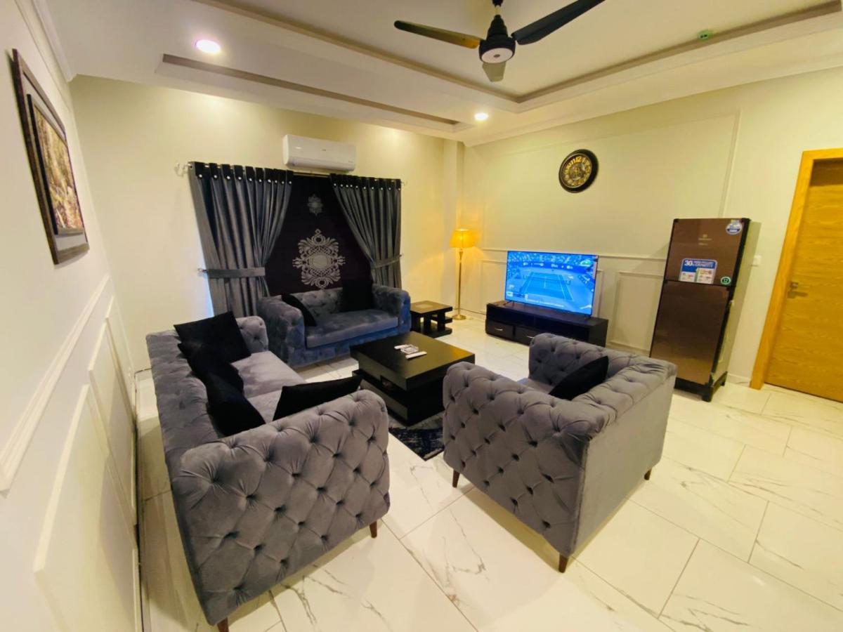 Holidazzle Serviced Apartments Bahria Town Rawalpindi Bagian luar foto