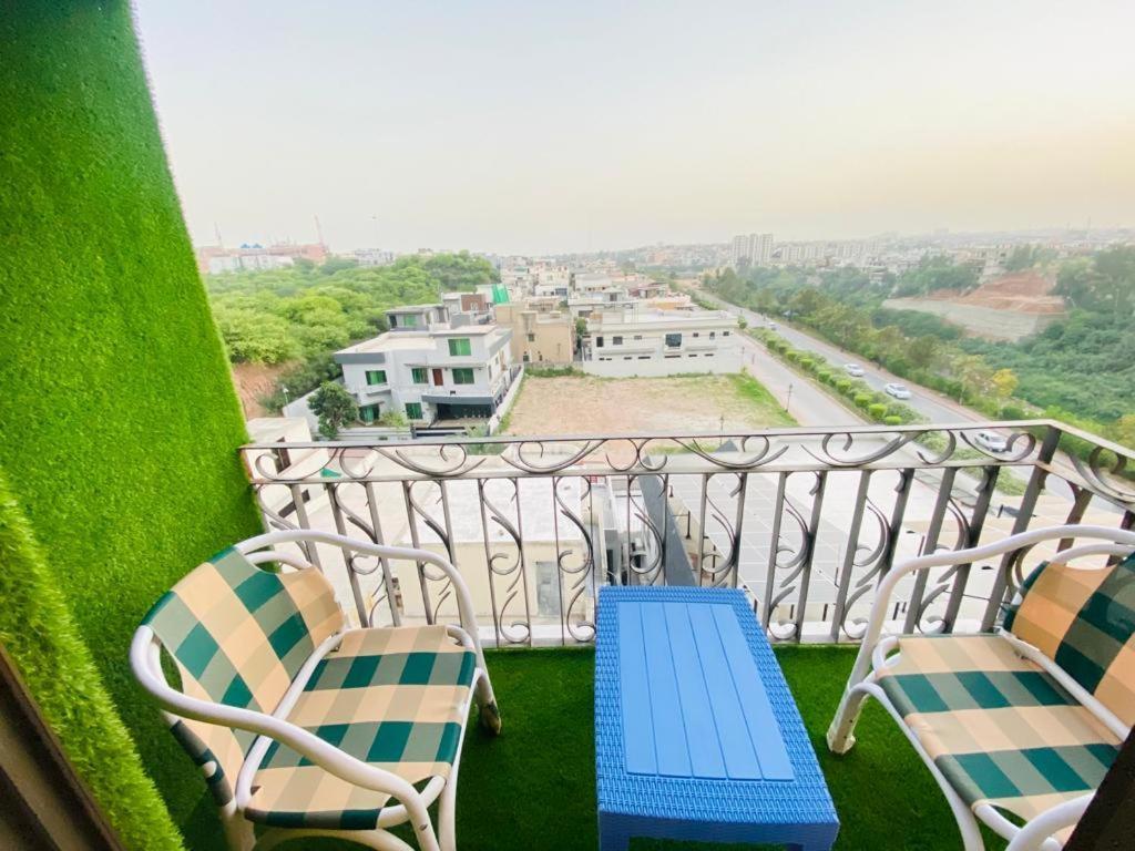 Holidazzle Serviced Apartments Bahria Town Rawalpindi Bagian luar foto