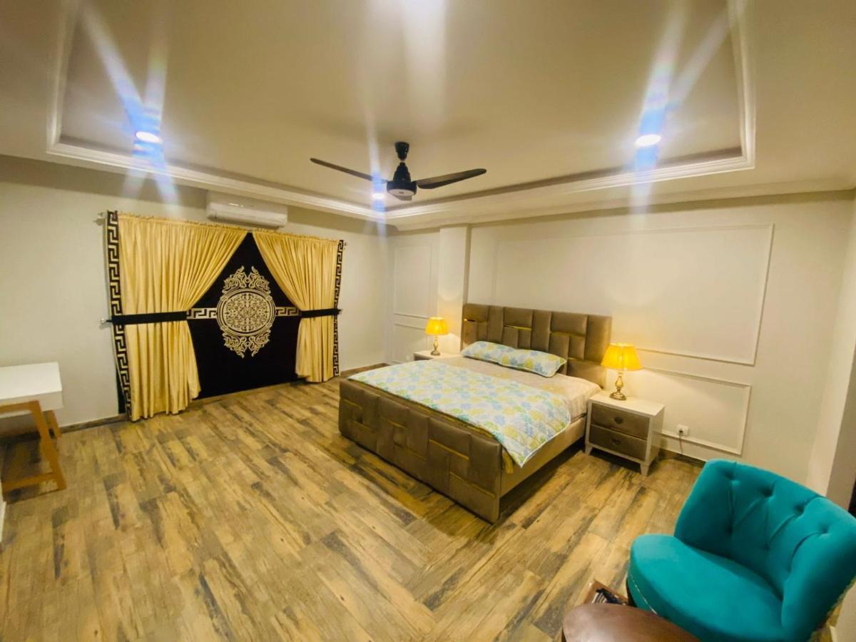Holidazzle Serviced Apartments Bahria Town Rawalpindi Bagian luar foto