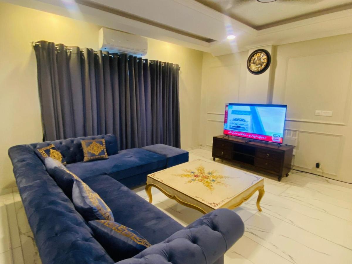 Holidazzle Serviced Apartments Bahria Town Rawalpindi Bagian luar foto