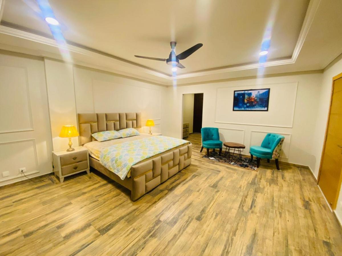 Holidazzle Serviced Apartments Bahria Town Rawalpindi Bagian luar foto
