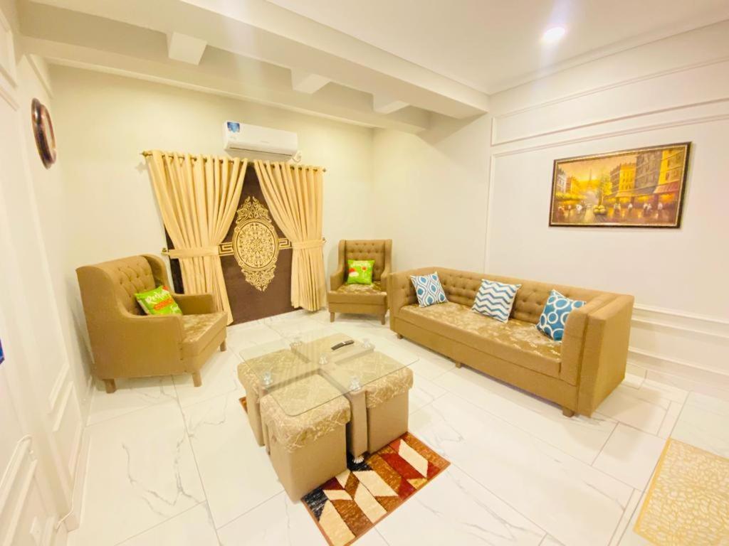 Holidazzle Serviced Apartments Bahria Town Rawalpindi Bagian luar foto