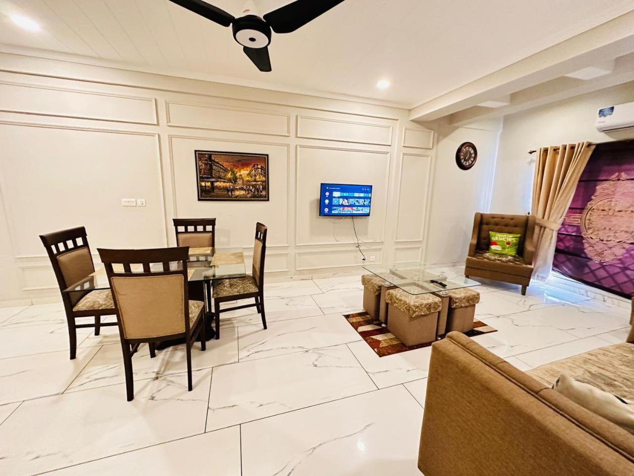Holidazzle Serviced Apartments Bahria Town Rawalpindi Ruang foto