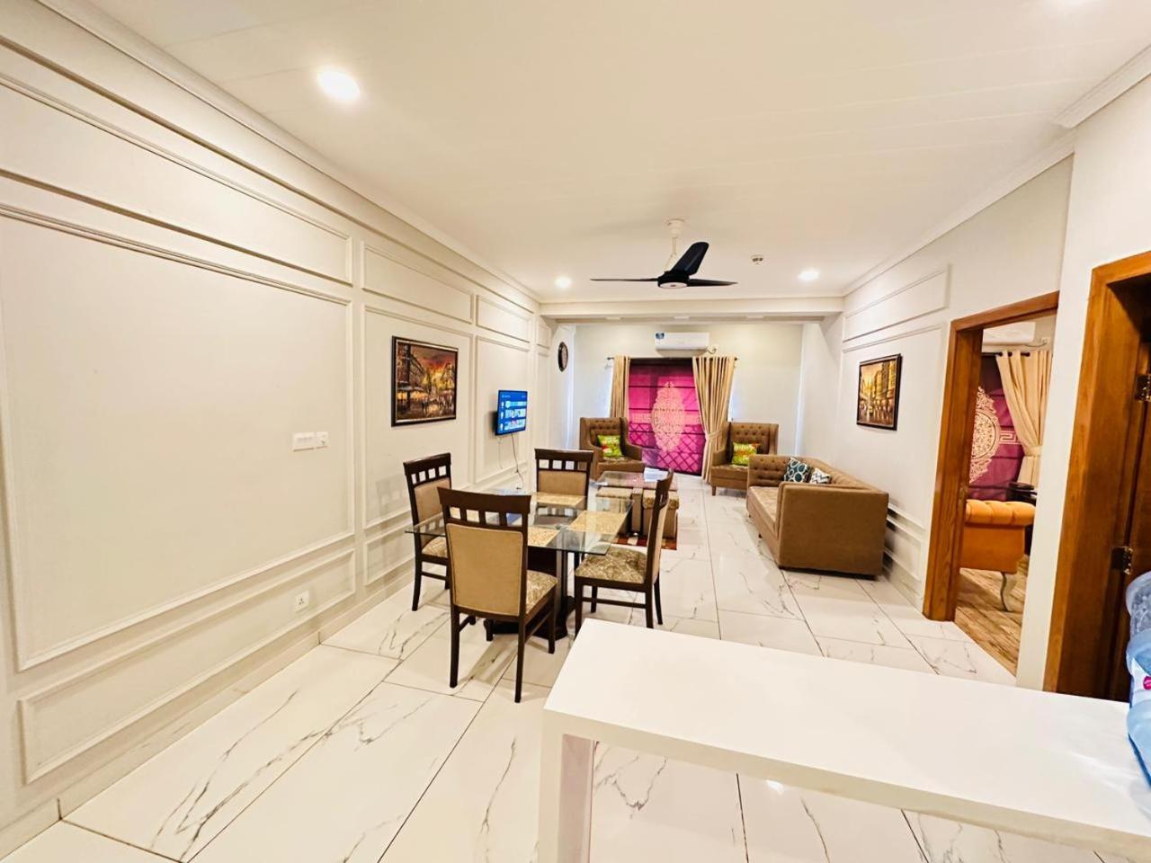Holidazzle Serviced Apartments Bahria Town Rawalpindi Ruang foto