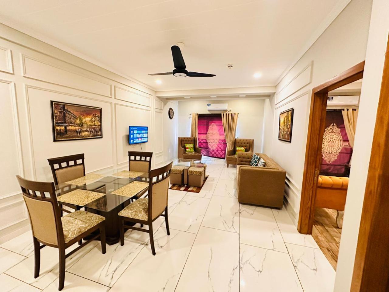 Holidazzle Serviced Apartments Bahria Town Rawalpindi Ruang foto