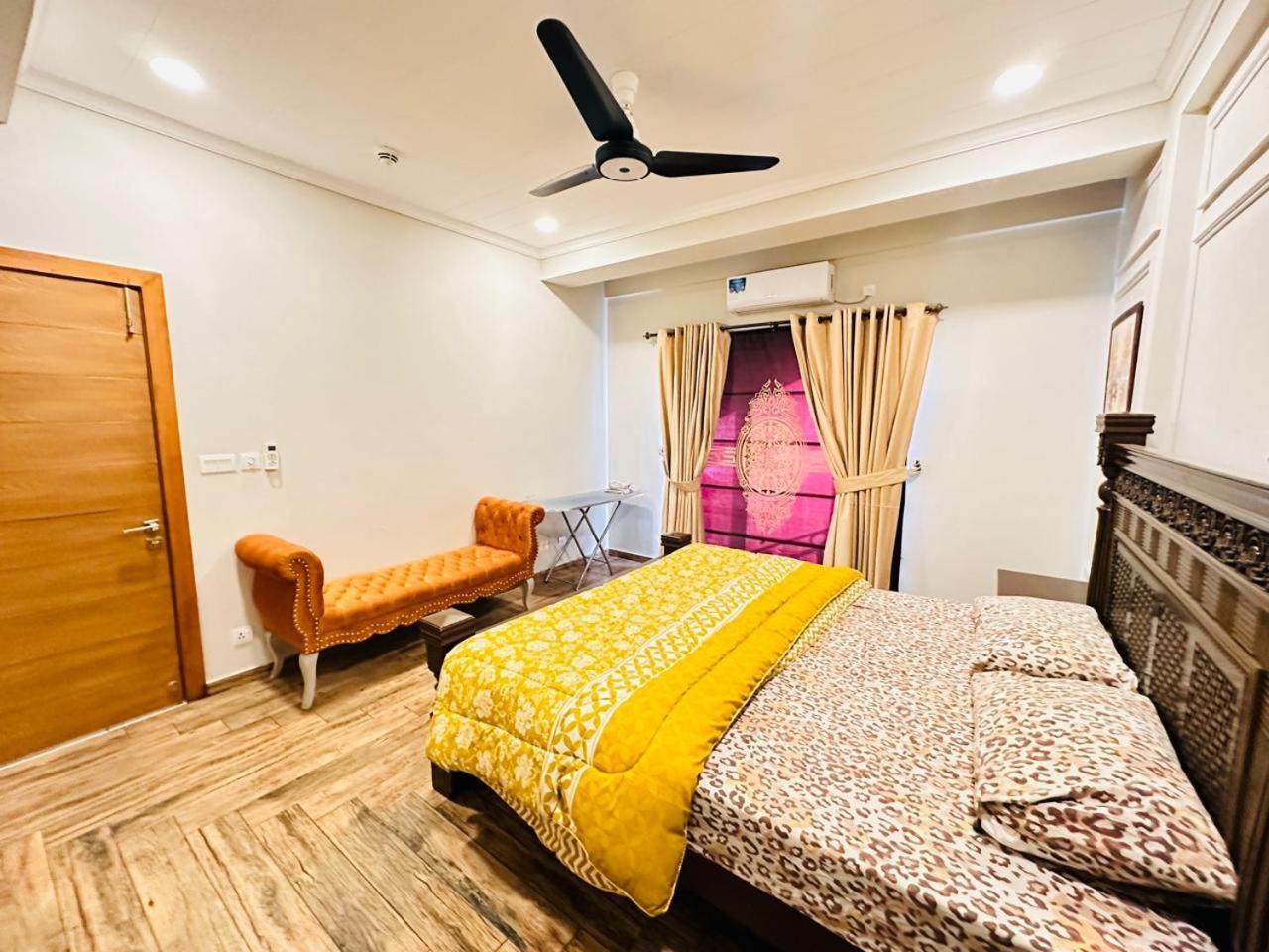 Holidazzle Serviced Apartments Bahria Town Rawalpindi Ruang foto