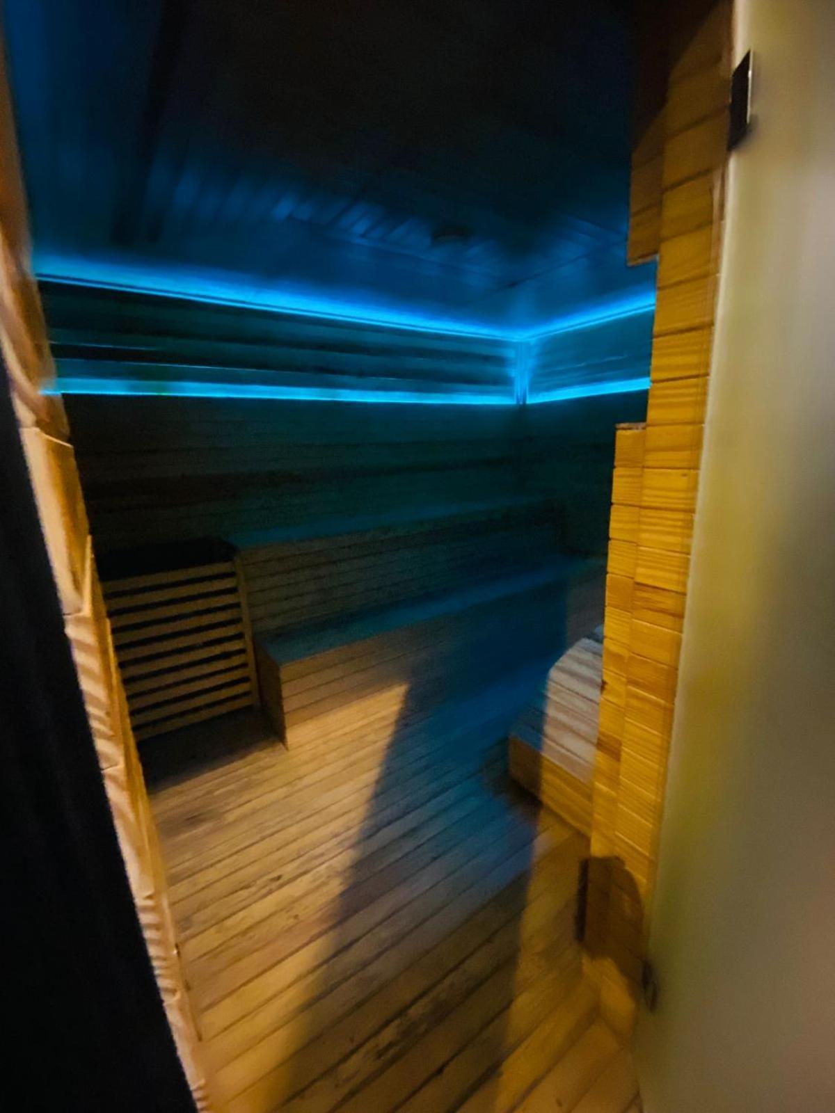Holidazzle Serviced Apartments Bahria Town Rawalpindi Ruang foto